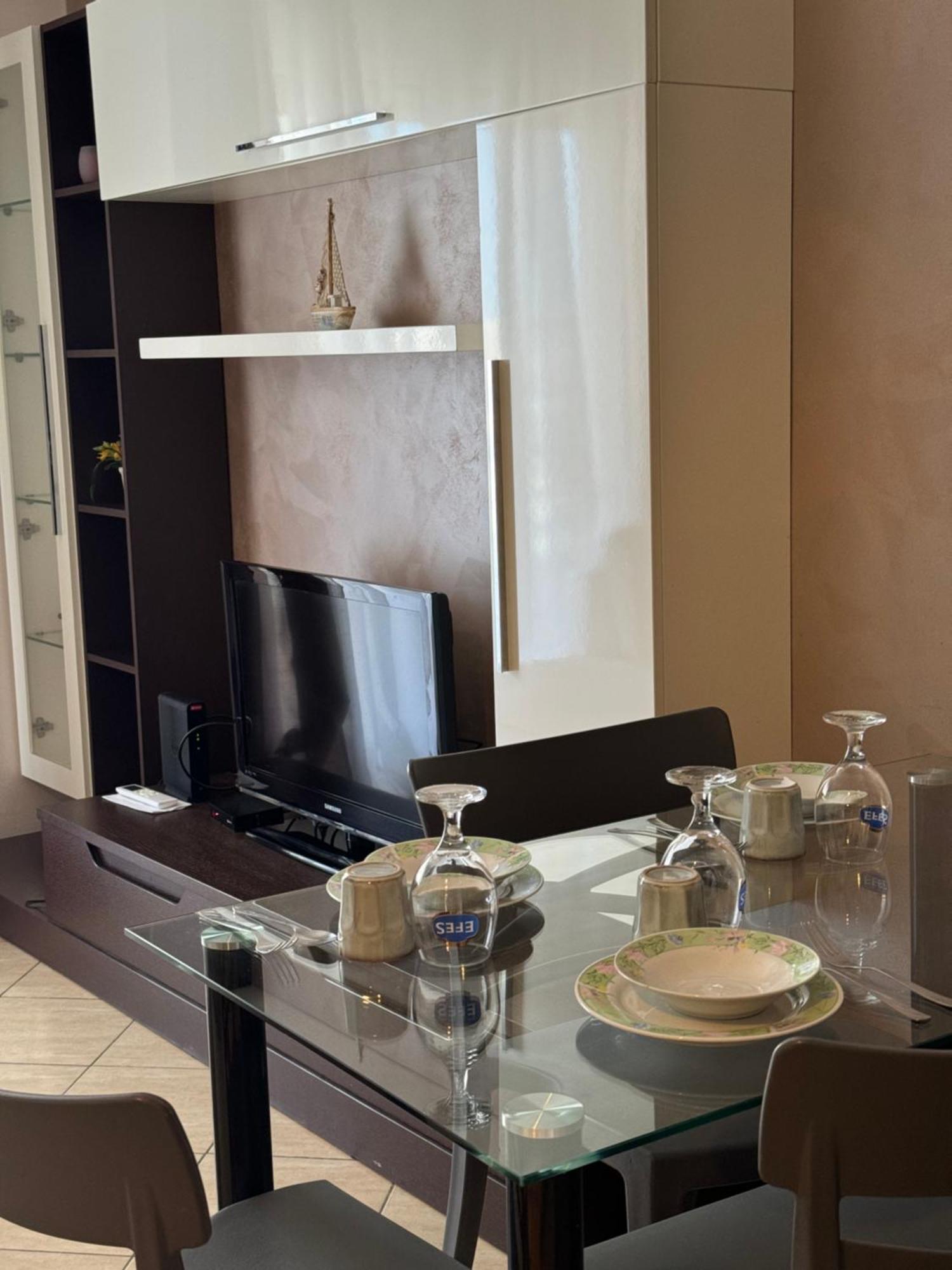 Elegant Apartment In Lungomare - N 23 Wlora Zewnętrze zdjęcie